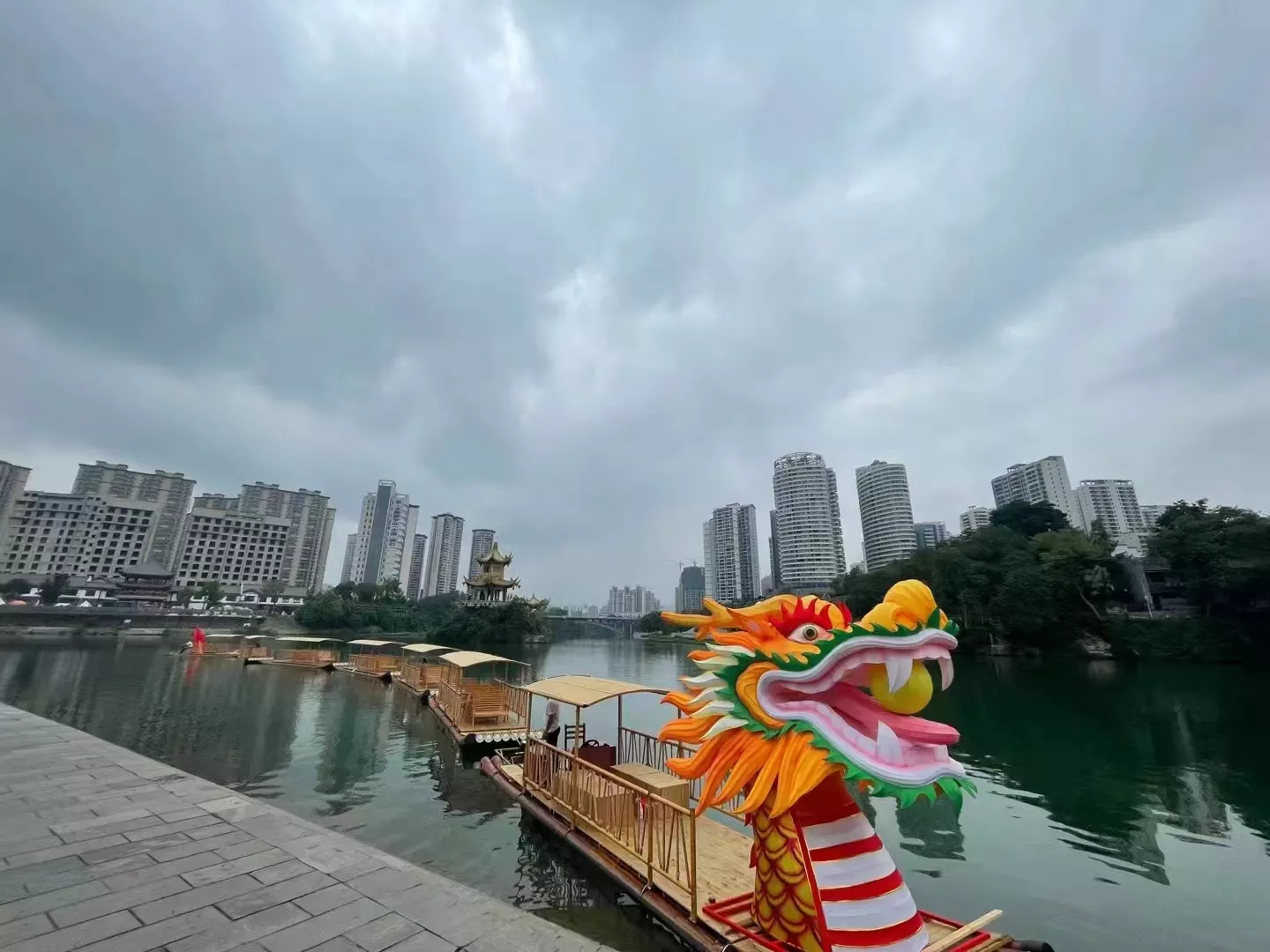 游龙款竹筏